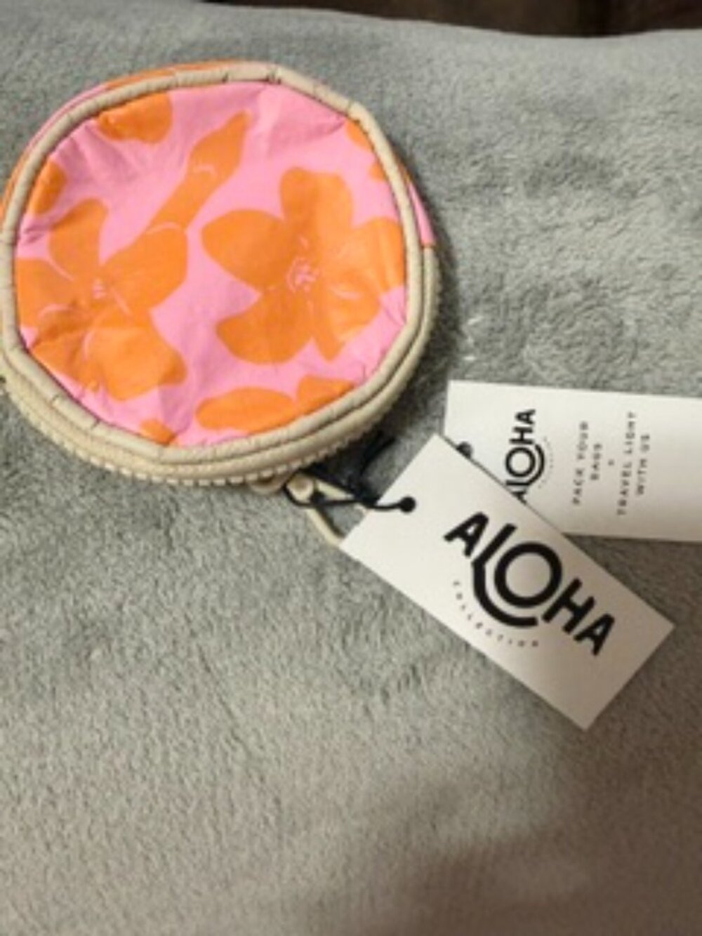 Aloha Collection Puakenikeni Buds Small Pouch in Cutie - Picture 2 of 2